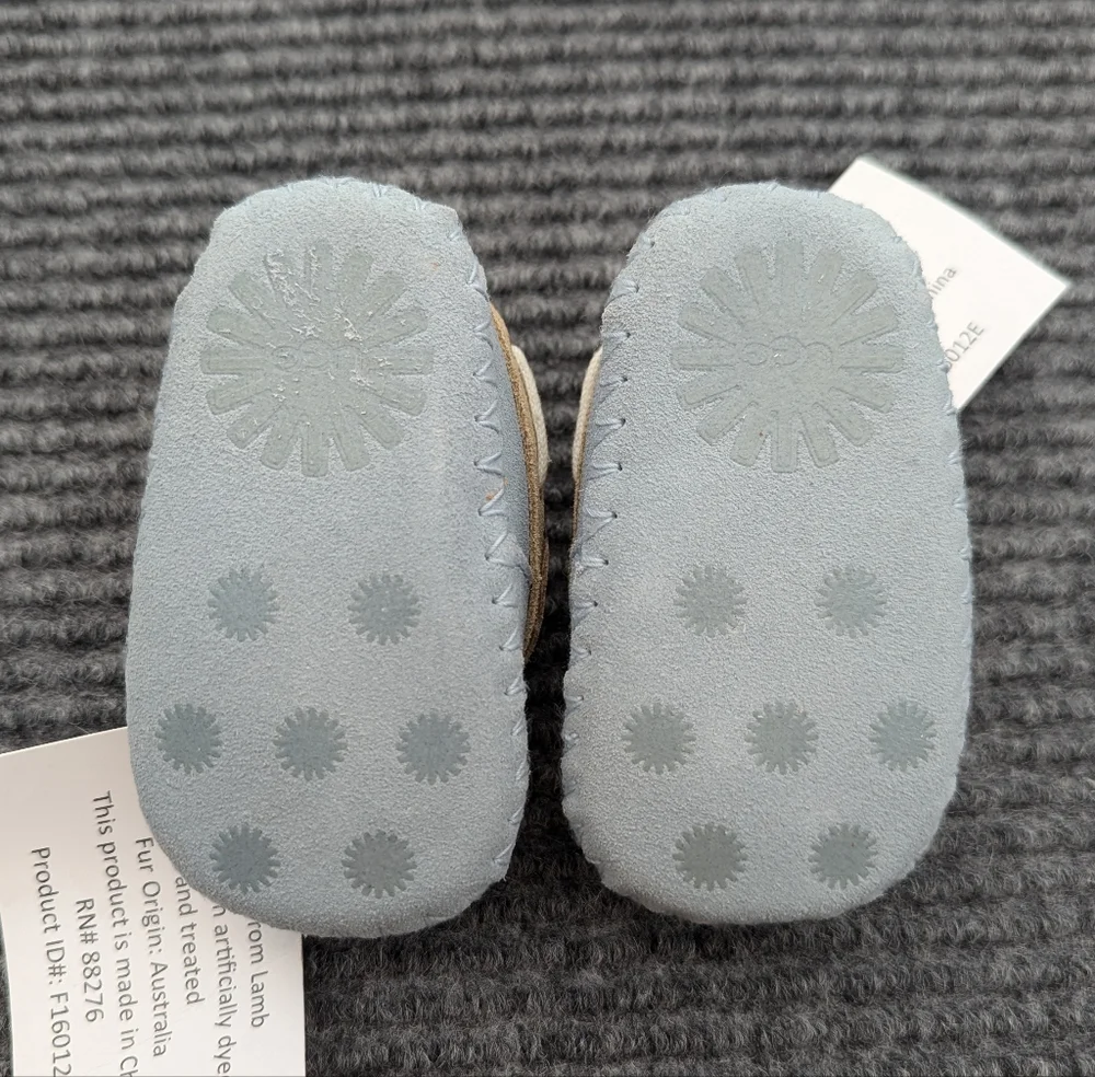 NWT Infant UGGs Lamb Fur Shoes Size Extra Small (1) Boat Shoes, Coastal, Preppy